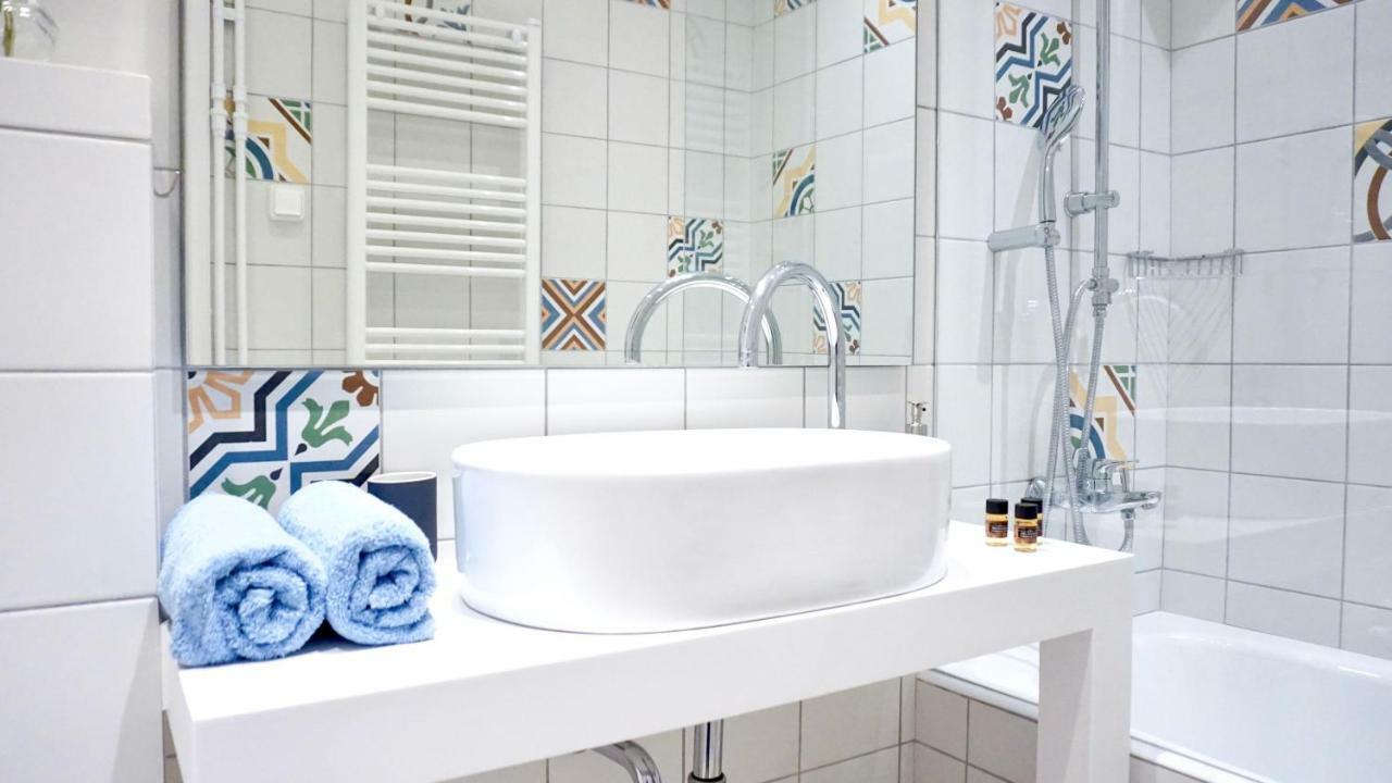 Modern & Central Apt In Атина Екстериор снимка