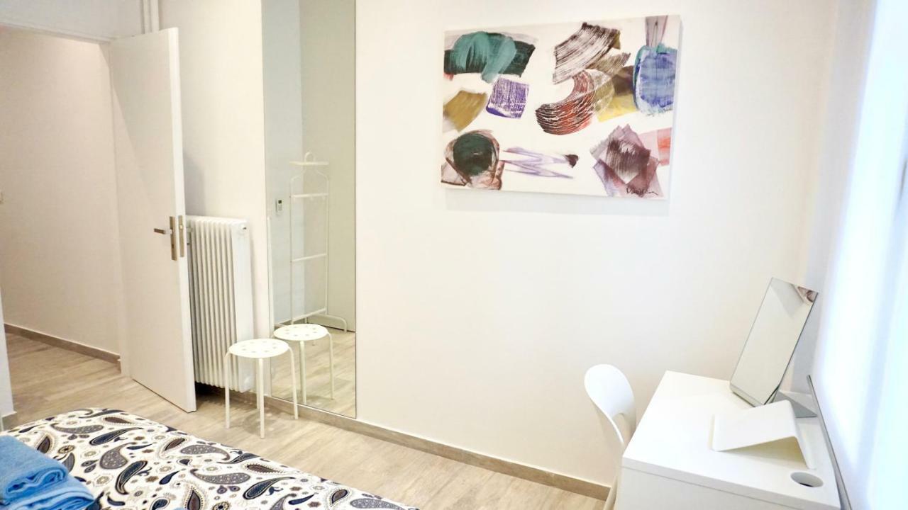 Modern & Central Apt In Атина Екстериор снимка